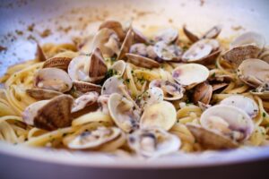  Ricetta Pasta alla Cannabis con Vongole e Peperoncini Verdi